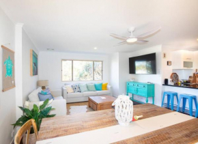 The Pandanus House - Beach styled home - sleeps up to 7 - close to beach